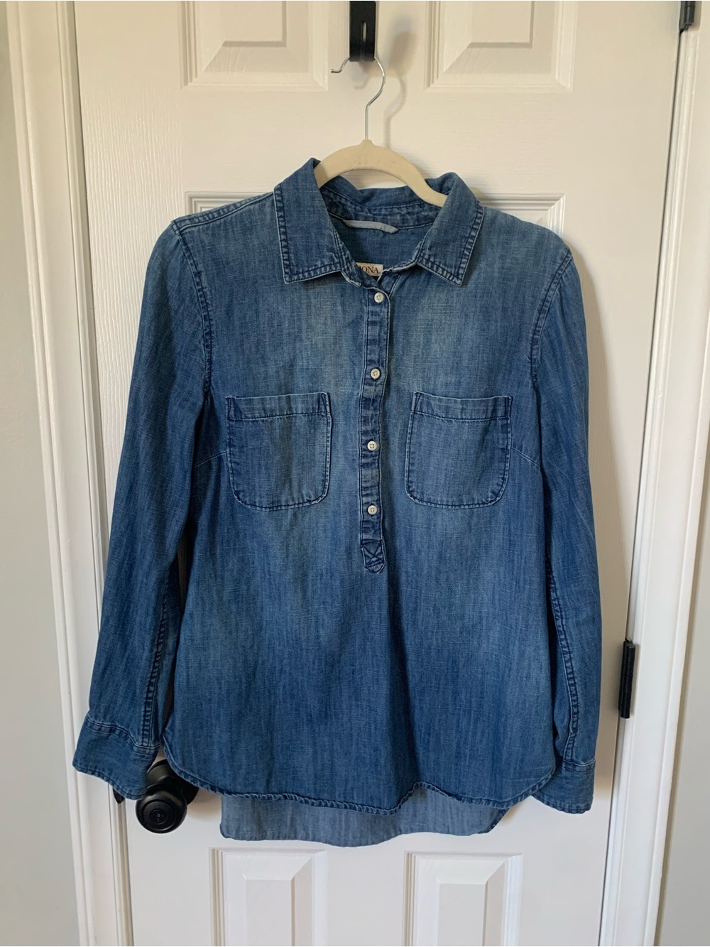 Women’s Denim Chambray Pull Over Long Sleeve Top 100% Cotton Sz. Medium